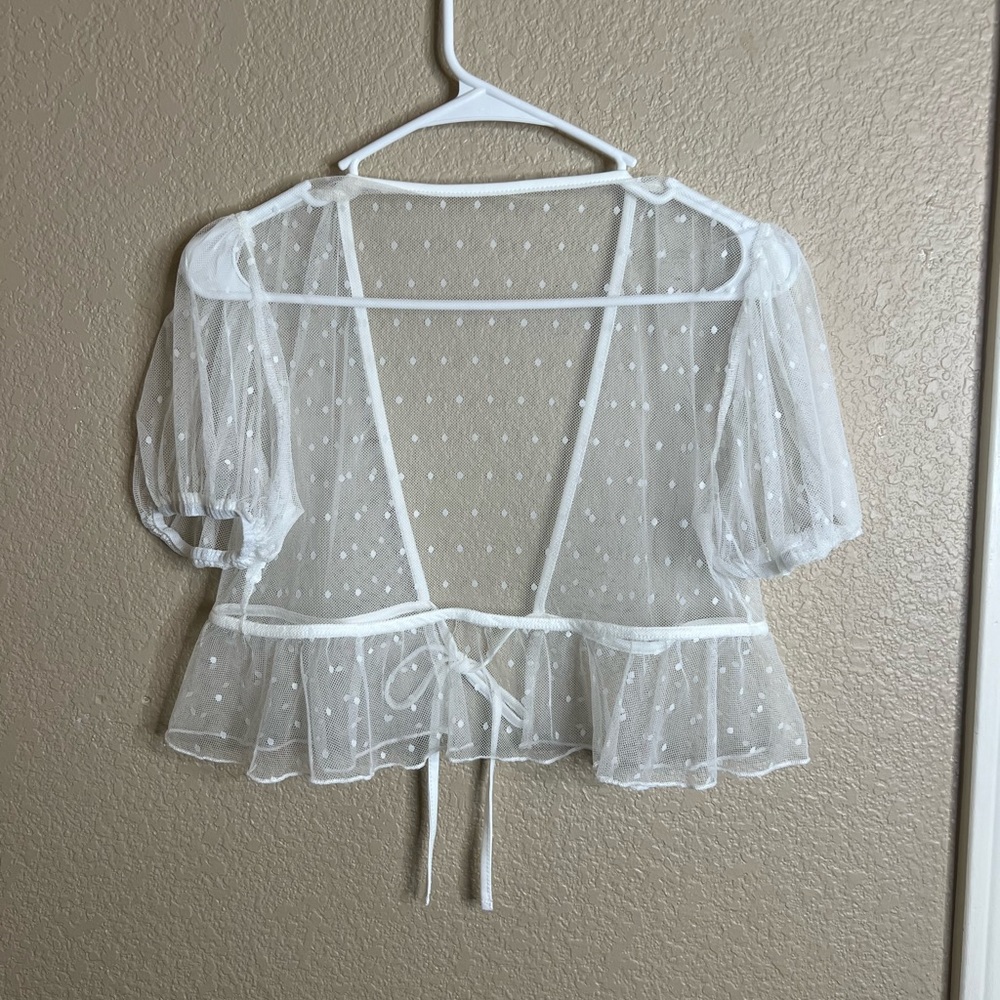 Crop top, lace texture, white color. Size not on the tag but fits like a medium.